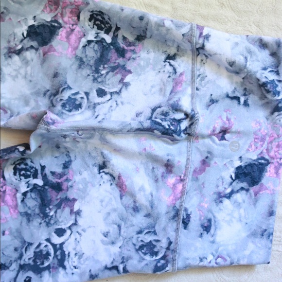 Lululemon Moody Mirage Gray Floral Leggings - Picture 8 of 15
